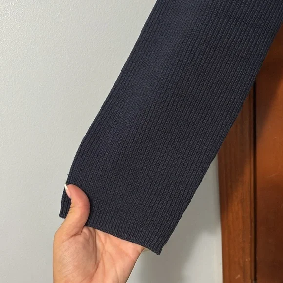 Banana Republic | Men's Navy V-Neck Sweater - Picture 4 of 5